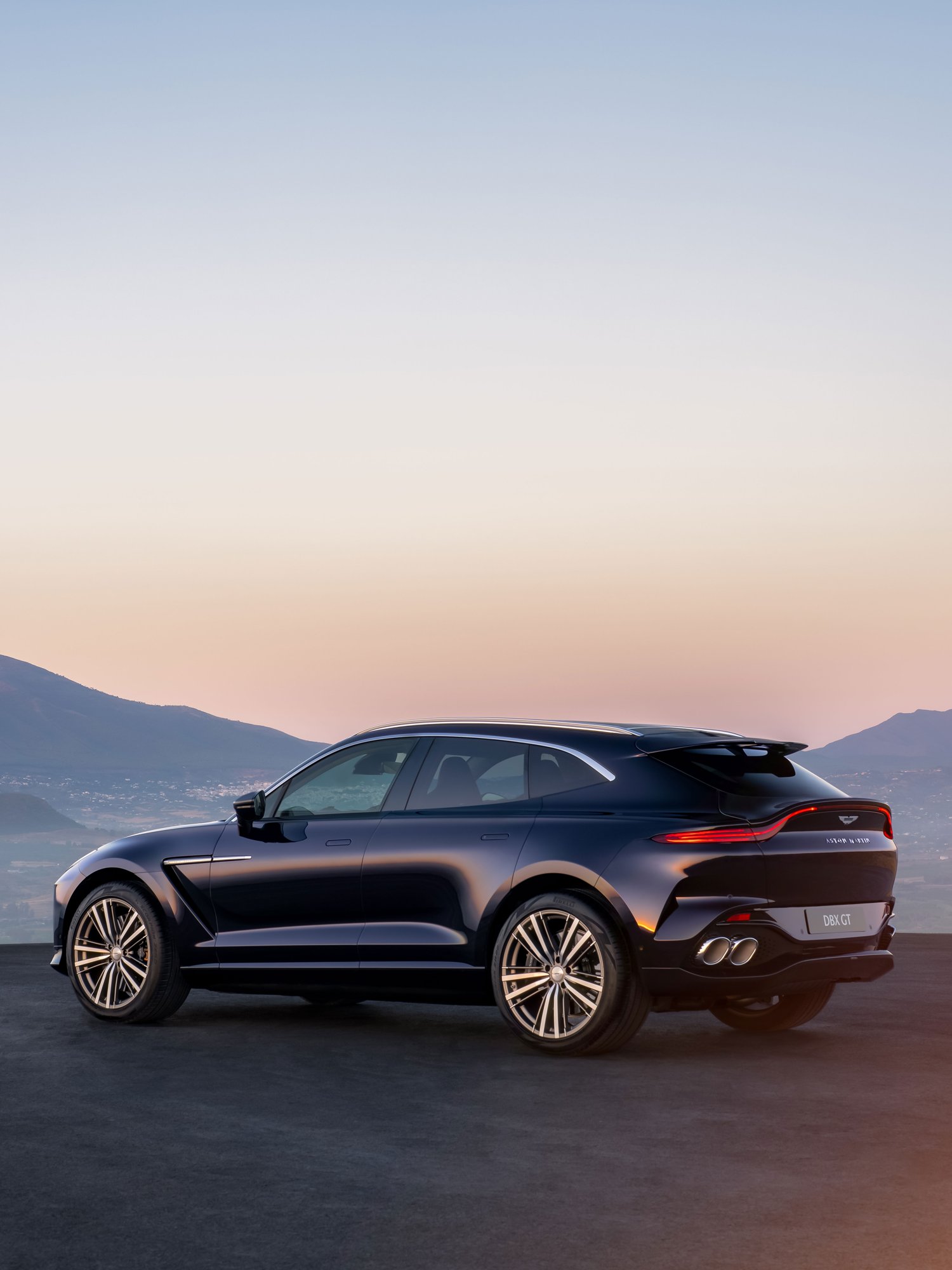 Aston Martin DBX S